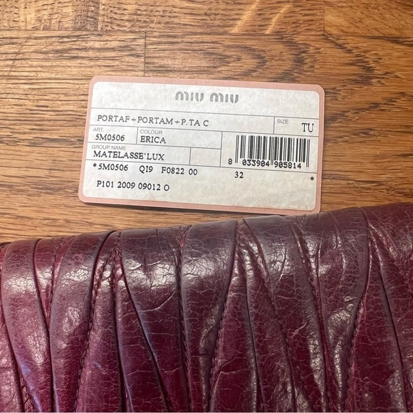Miu Miu Red Leather Matelasse Wallet Zip Around Clutch Authentic - Picture 6 of 8